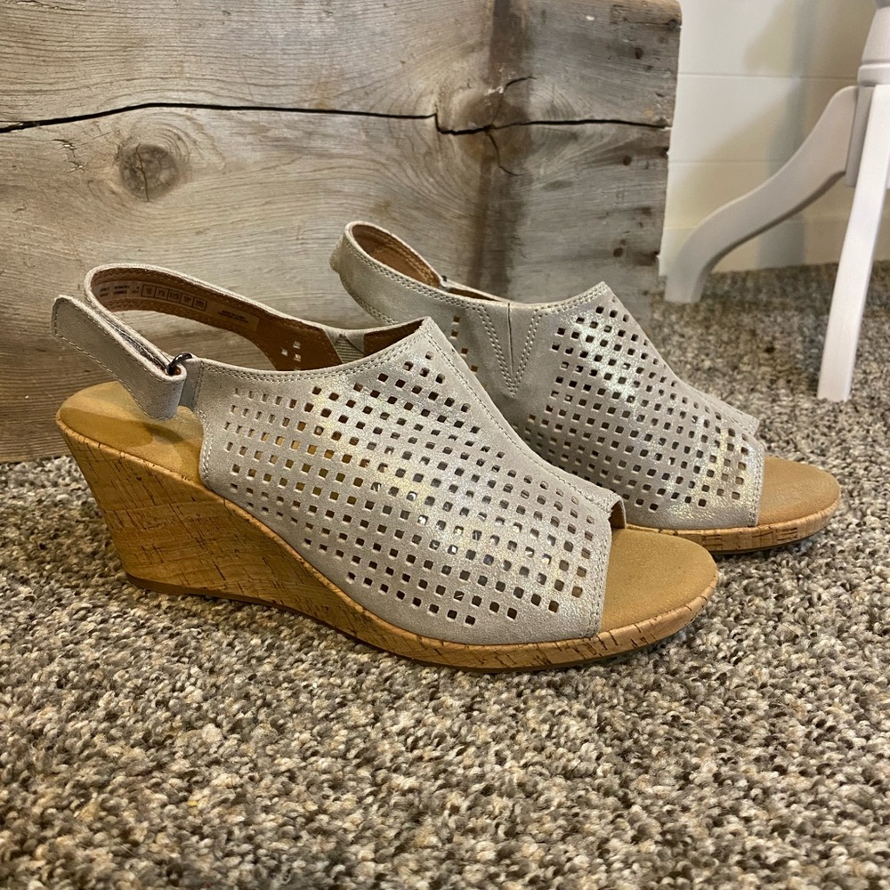 Rockport truTECH Perforated Wedge Sling Back Sandals | Size 10 | Taupe